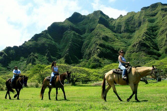 Jurassic Park Tour in Hawaii -  Kualoa Ranch - Horseback Walking Tour