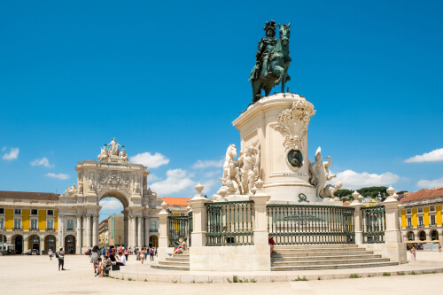 The Tourist Attraction of Portugal - Travel Guide - Praca do Comercio