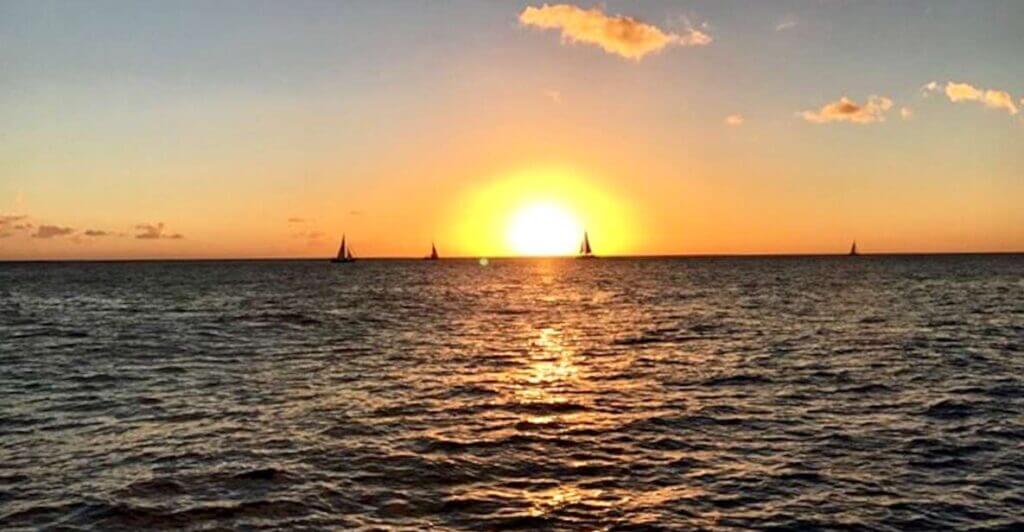 Hawaiian Glass Bottom Boat Tours - From Honolulu: Waikiki Glass Bottom Boat Sunset Cruise